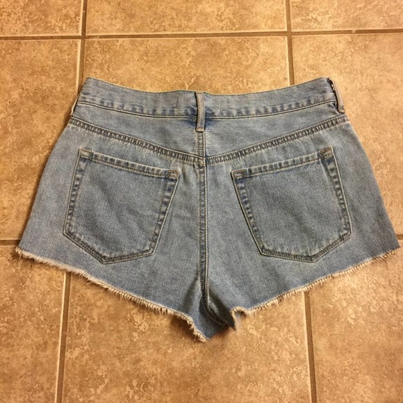 •Bullhead Denim• Cutoff Shorts - Picture 3 of 4